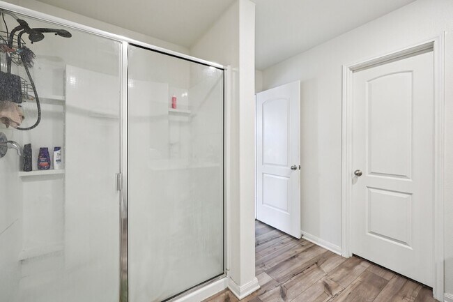 Building Photo - 1927 Churchill Downs Dr