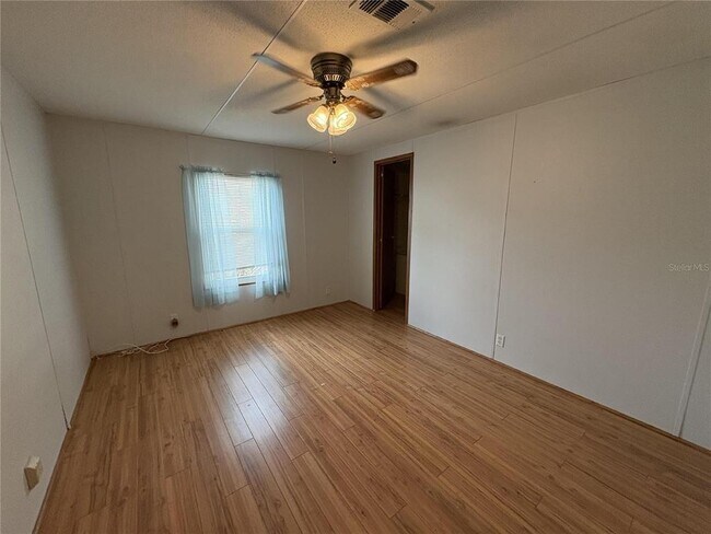 Building Photo - 616 Klickety Klak Ln