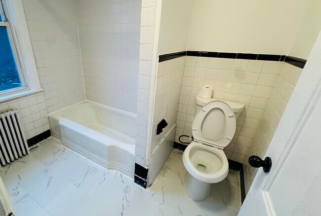 Building Photo - 1153 Summit Ave