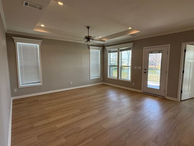 Building Photo - 7815 Lakeshore Dr