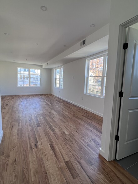 Building Photo - 125 Broughton Ave