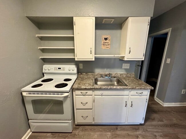 Building Photo - 1141 Brabec St