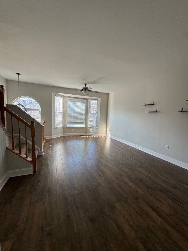 Building Photo - Well-Located 3BR, 2-Full, and 2-Half Bath Townhouse w/ One-Car Garage in Sterling, VA