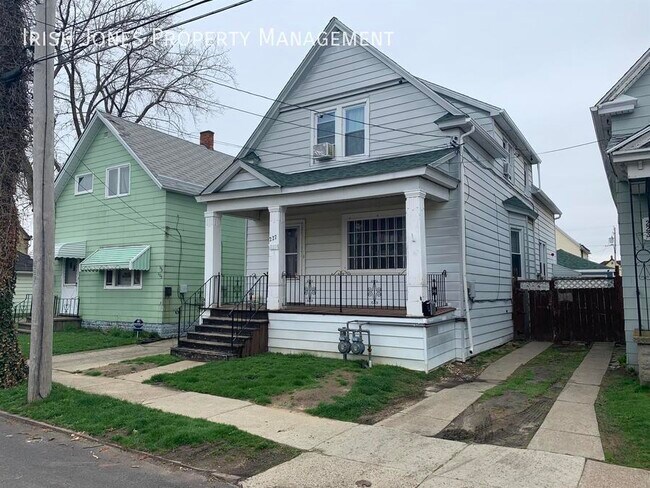 Primary Photo - 227 Barnard St