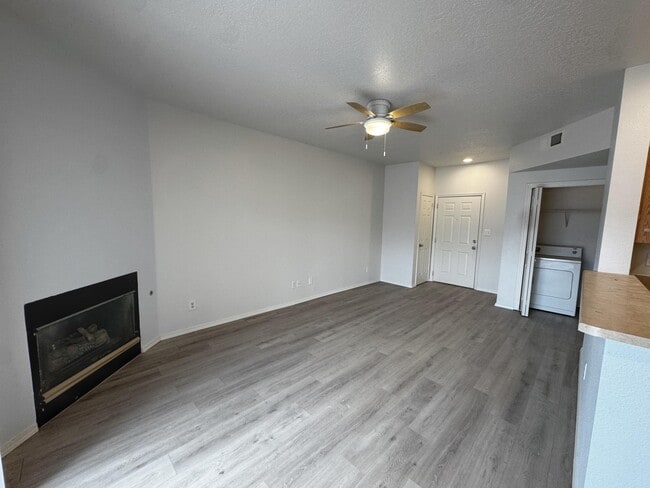 Building Photo - 1105 Meadowlark Way SE