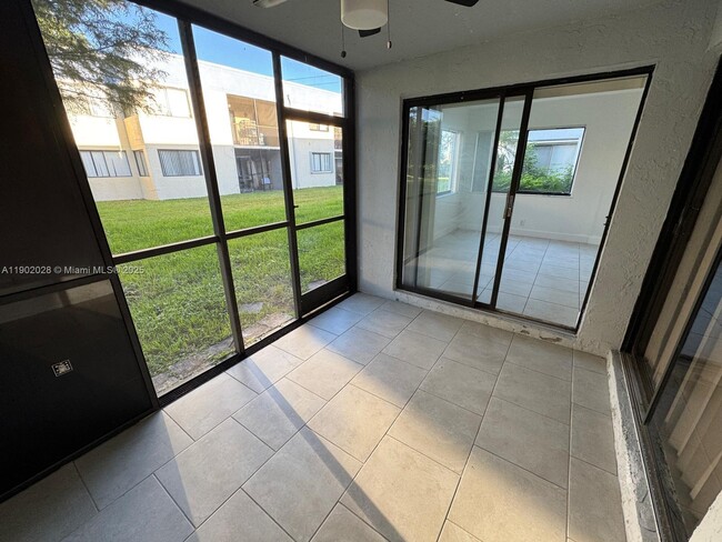 Building Photo - 161 Lakeview Dr
