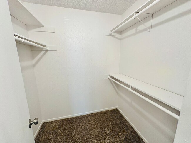 Building Photo - 152 RIDGE