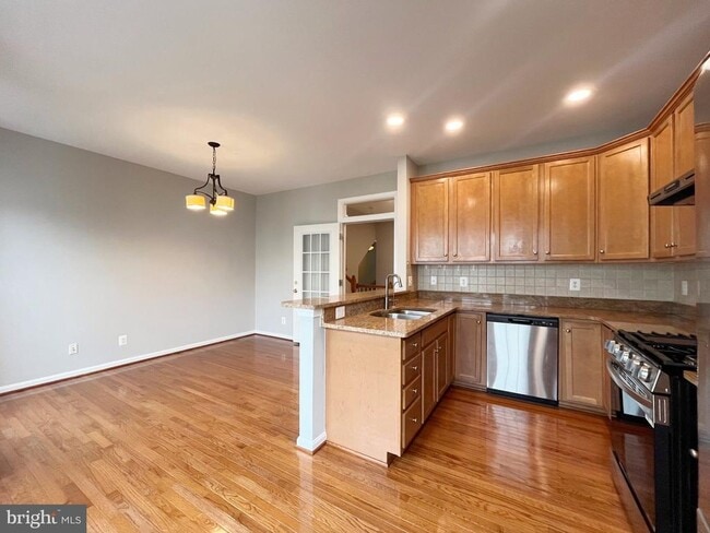 Building Photo - 4996 Centreville Farms Rd