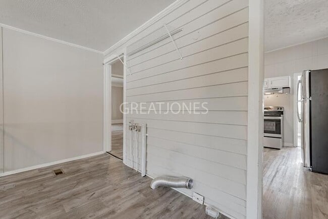 Building Photo - 218 N Lee St