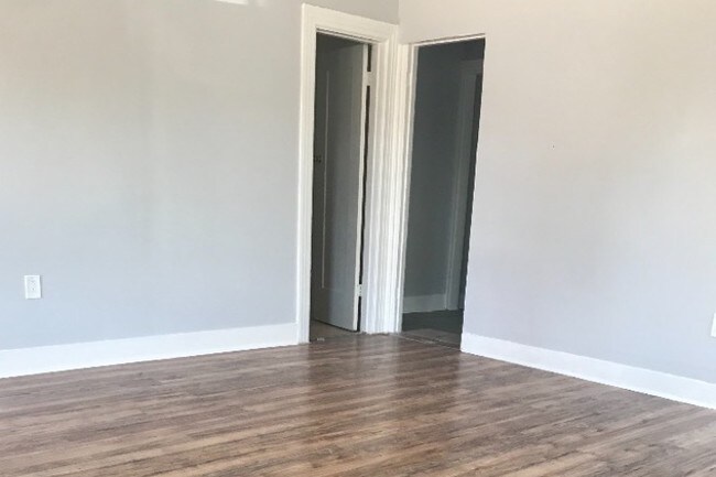 Building Photo - 1155 E 15th St