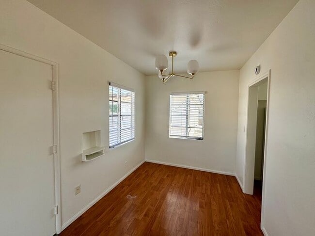Building Photo - Welcome to our spacious 1-bedroom, 1-bathr...