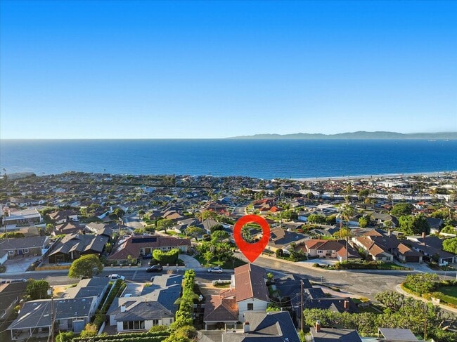 Building Photo - Completely Remodeled, Custom 4BR3.5BA Hilltop Home w/ Incredible Panoramic Ocean/Whitewater/Coast...