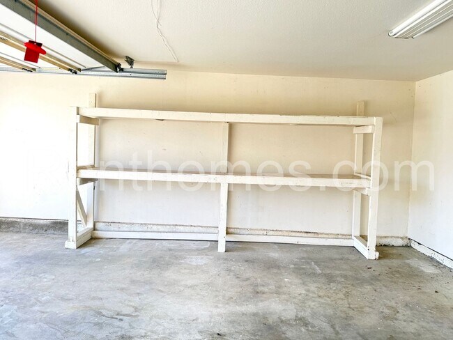 Building Photo - 1553 Palomar Dr