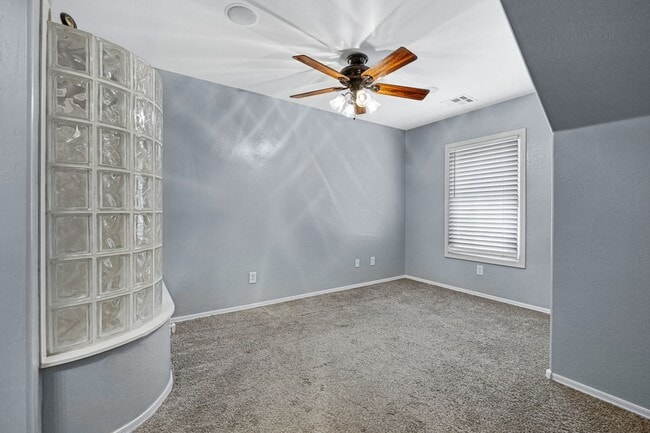 Building Photo - Modern Tri-Level Townhome in Copper Leaf C...