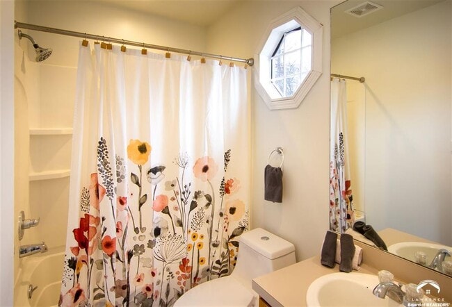 Upstairs Bathroom - 1400 Pin Oak Dr