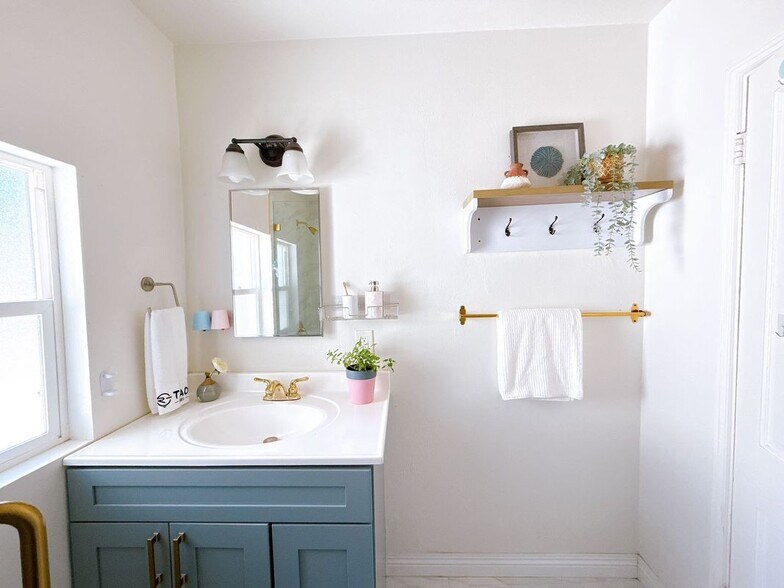 Building Photo - 2830 Winthrop Ave