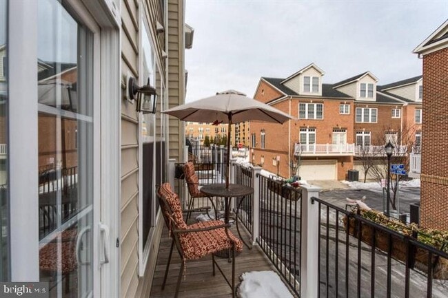 Building Photo - 2149 Red Vine Dr