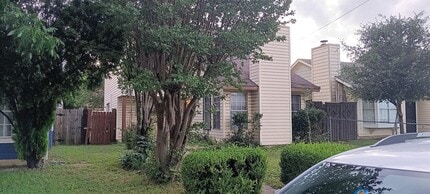 Building Photo - 2123 Chatham Square Ct