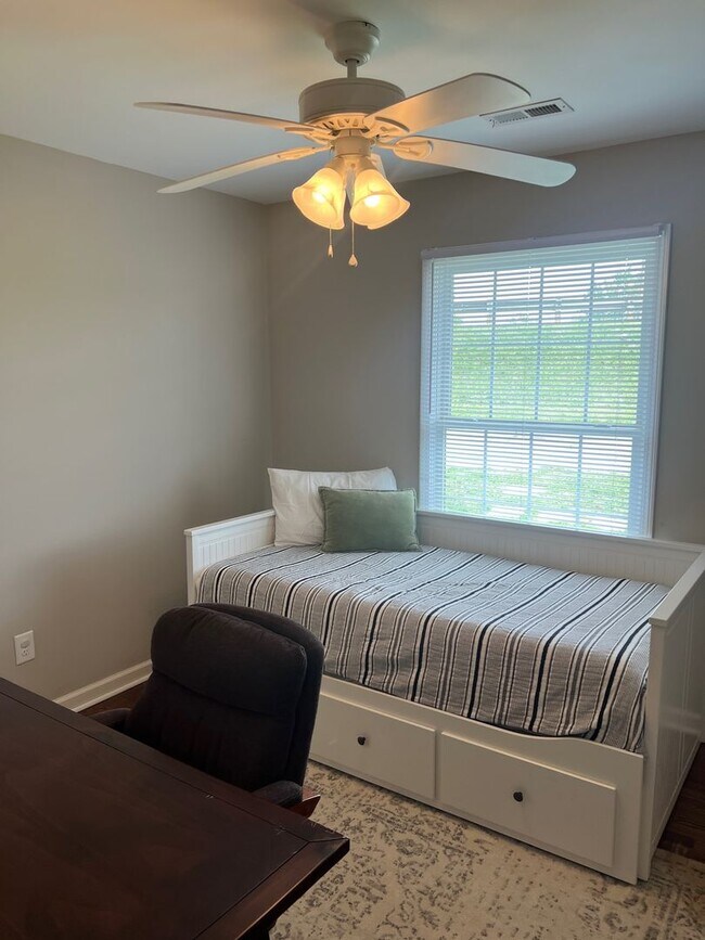 Building Photo - 3 bedroom/1 bathroom home in Central, SC