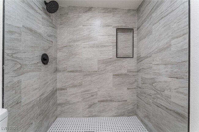 Building Photo - 1637 Sunset Dr