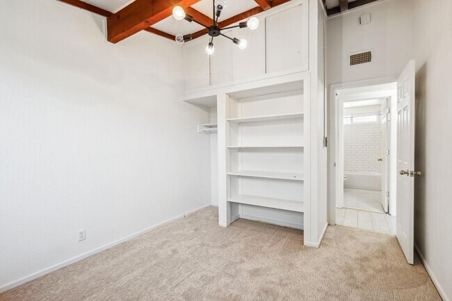 Building Photo - 2524 Landwood Way