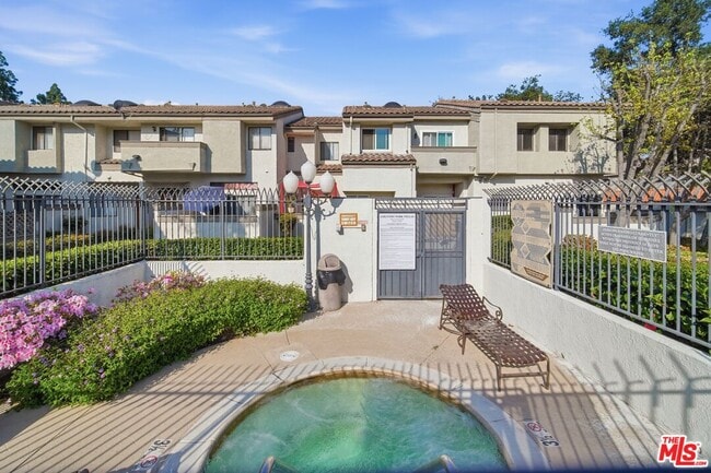 Building Photo - 77 Willowcrest Ln