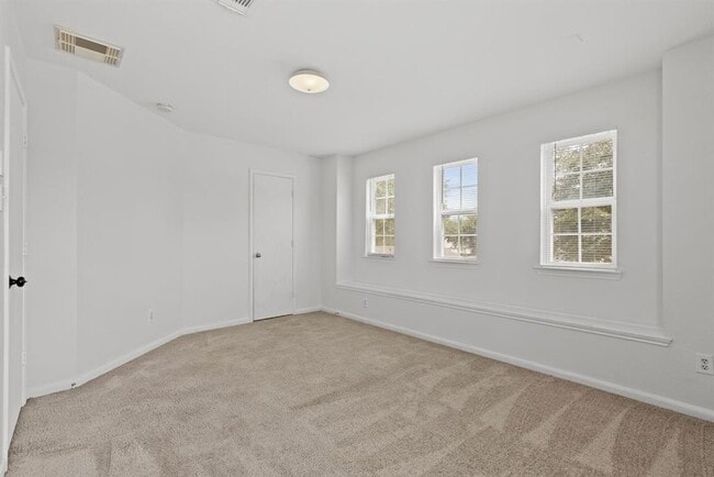 Building Photo - 3031 Lexington Lake Dr