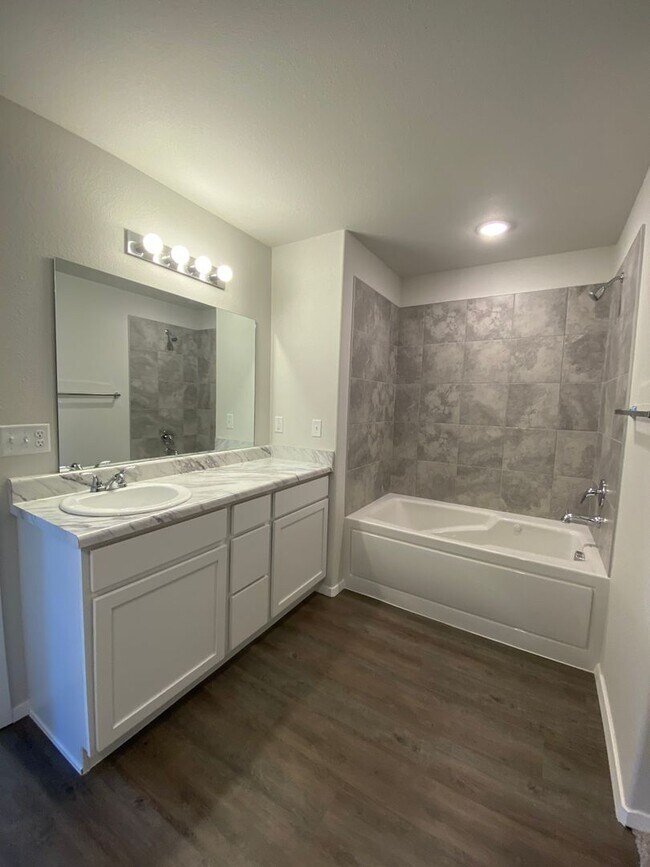 Building Photo - Now Pre-Leasing in Cedar Bluff — Stunning 4-Bed, 2-Bath Home You Don’t Want to Miss!