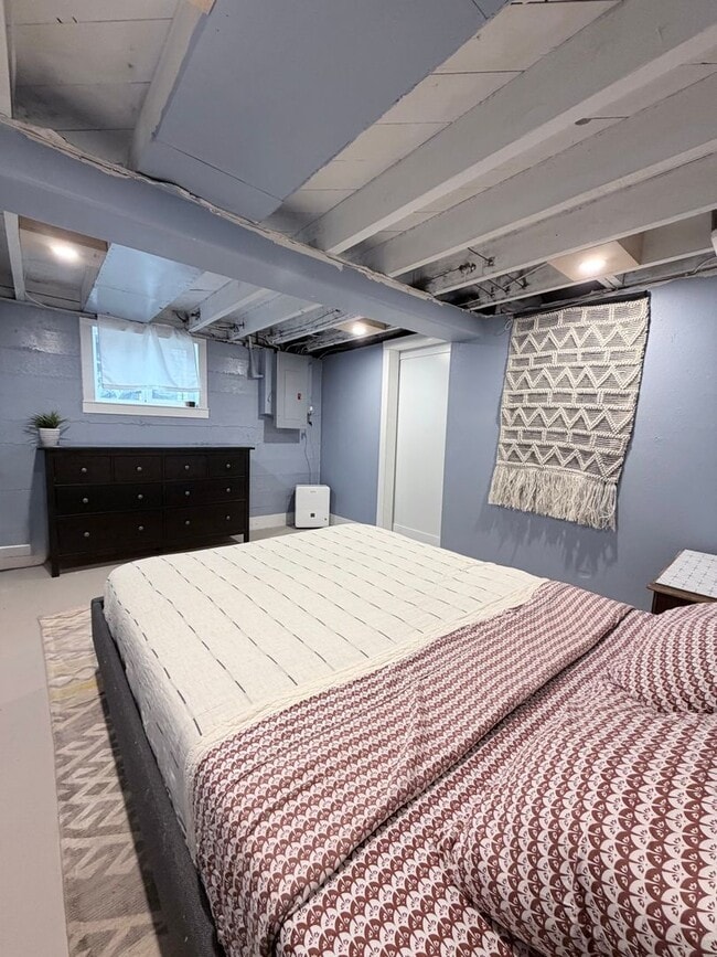 Building Photo - Charming 2 bedroom 1 bath house Available 05/01/2026