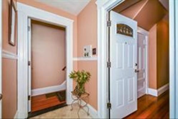 Building Photo - 162 Walnut St