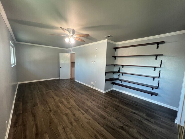 Building Photo - Garden Park Townhomes: 3 Bedroom 3 Bath At...