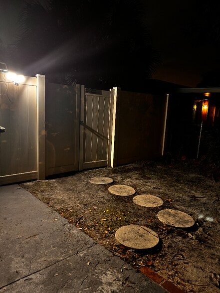 Building Photo - 4435 W Iowa Ave