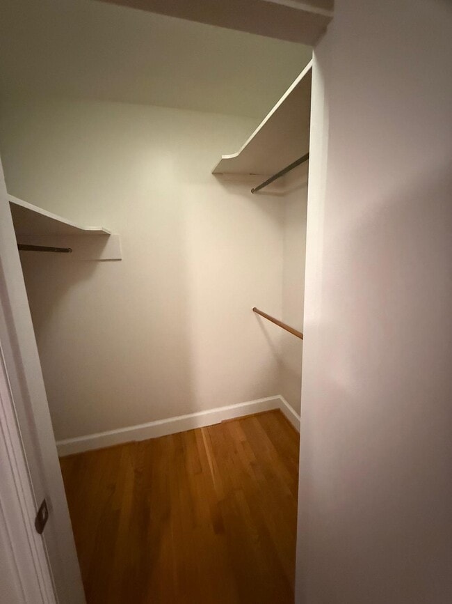 Building Photo - 2110 Villa Dr