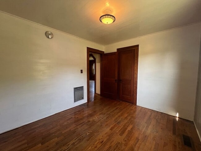 Building Photo - 818 Ridge Rd