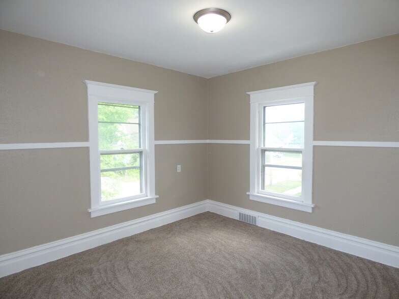 Bedroom 1 - 27 6th Ave SE