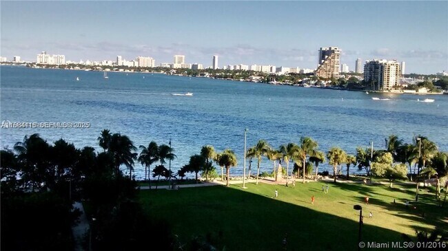 Building Photo - 1900 N Bayshore Dr