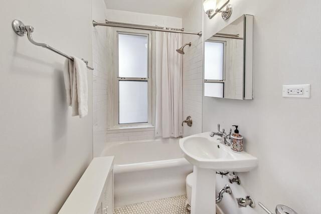 Building Photo - 3240 N Lake Shore Dr