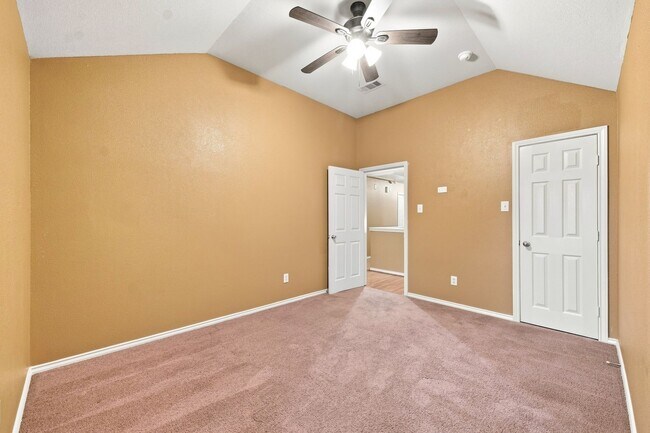 Building Photo - 16551 Pentonshire Ln