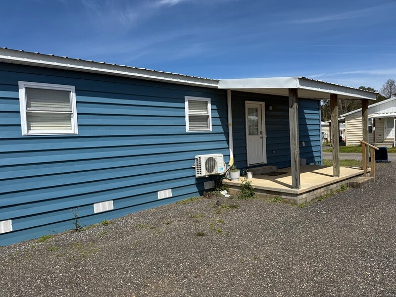 Building Photo - 80 Redwood Ln