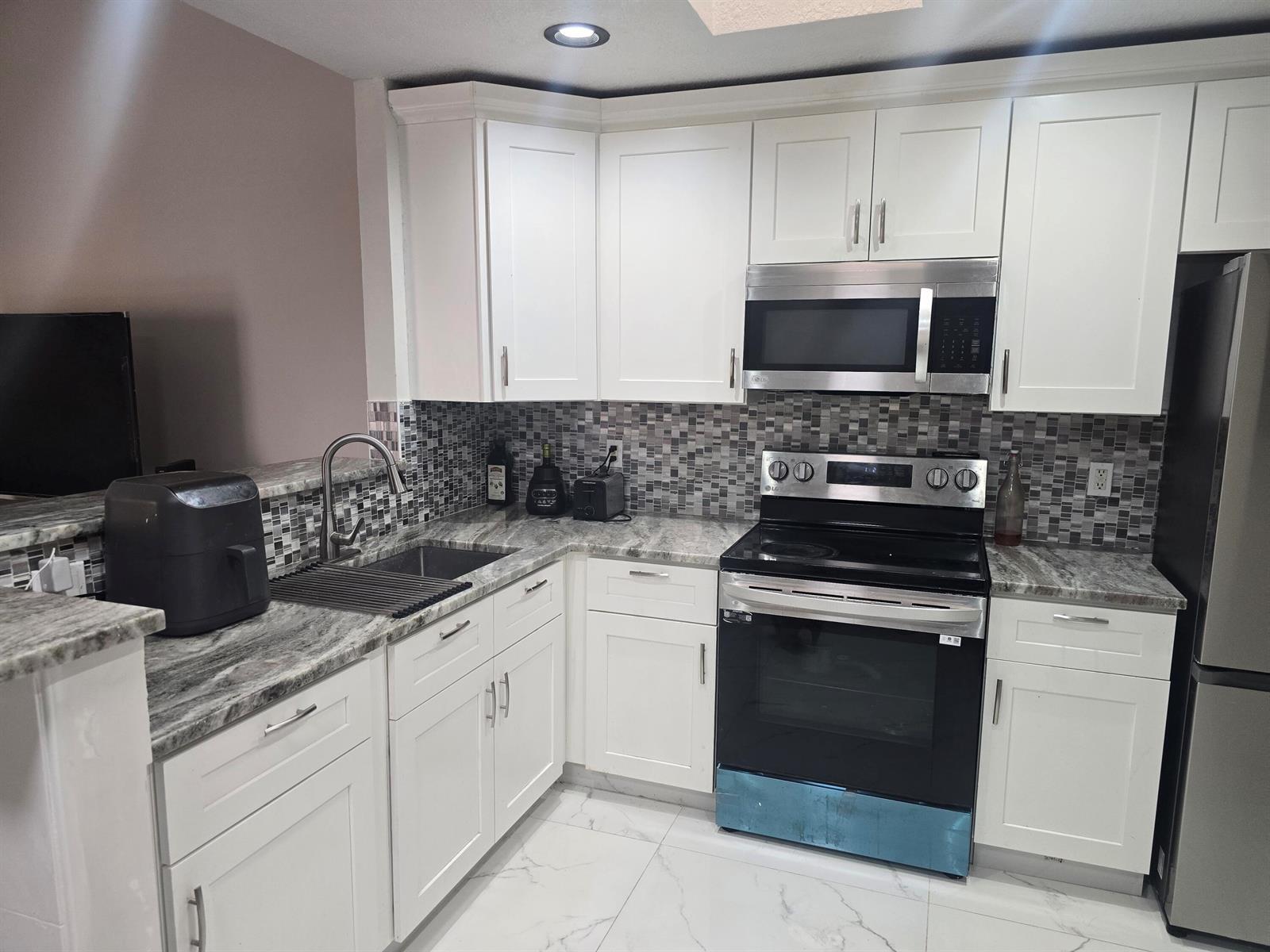 Building Photo - 3801 Waterview Cir