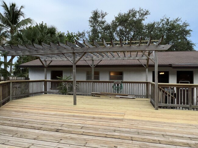 Building Photo - 2545 Conroy Dr