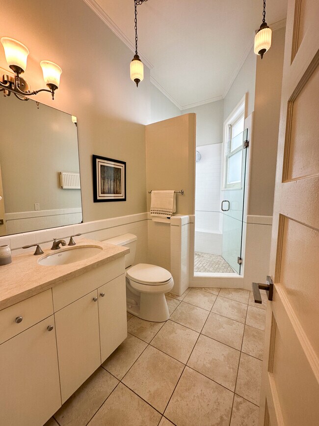 Building Photo - 435 Union St