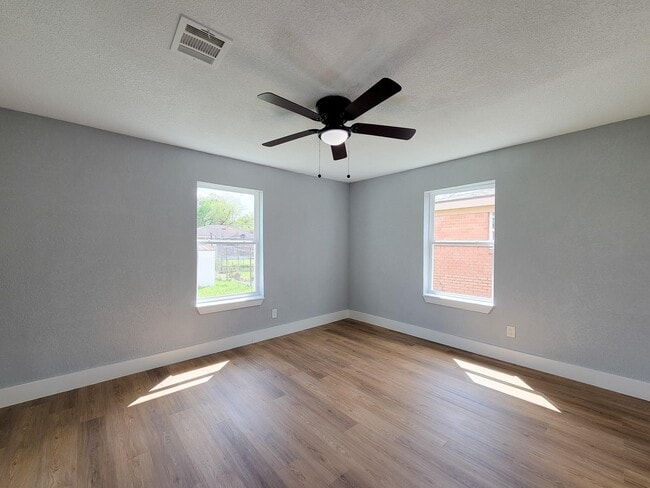 Building Photo - 4538 Clover St