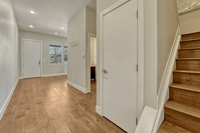 Building Photo - 534 S Lincoln St