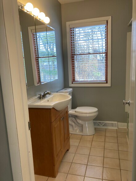 Bathroom - 816 14th Ave