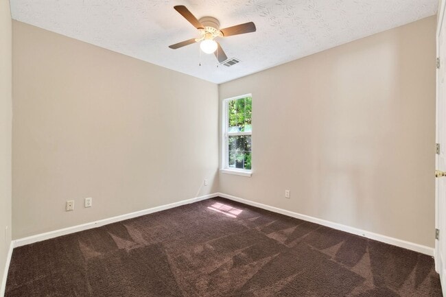 Building Photo - 4377 Chestnut Lake Ave