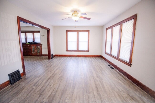 Building Photo - Spacious and Beautidul Four Bedroom Home!