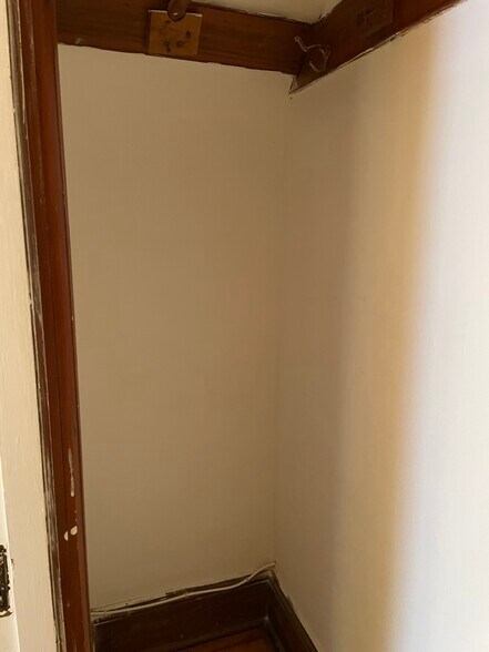 Closet 3 - 175 N Lansdowne Ave