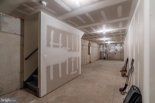 Building Photo - 705 Captains Way
