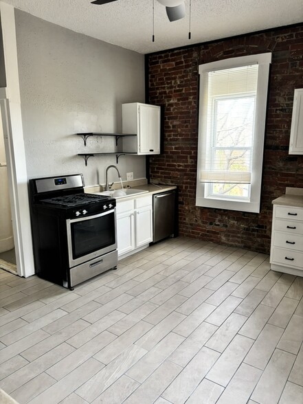 Newly updated kitchen - 2621 Arsenal St
